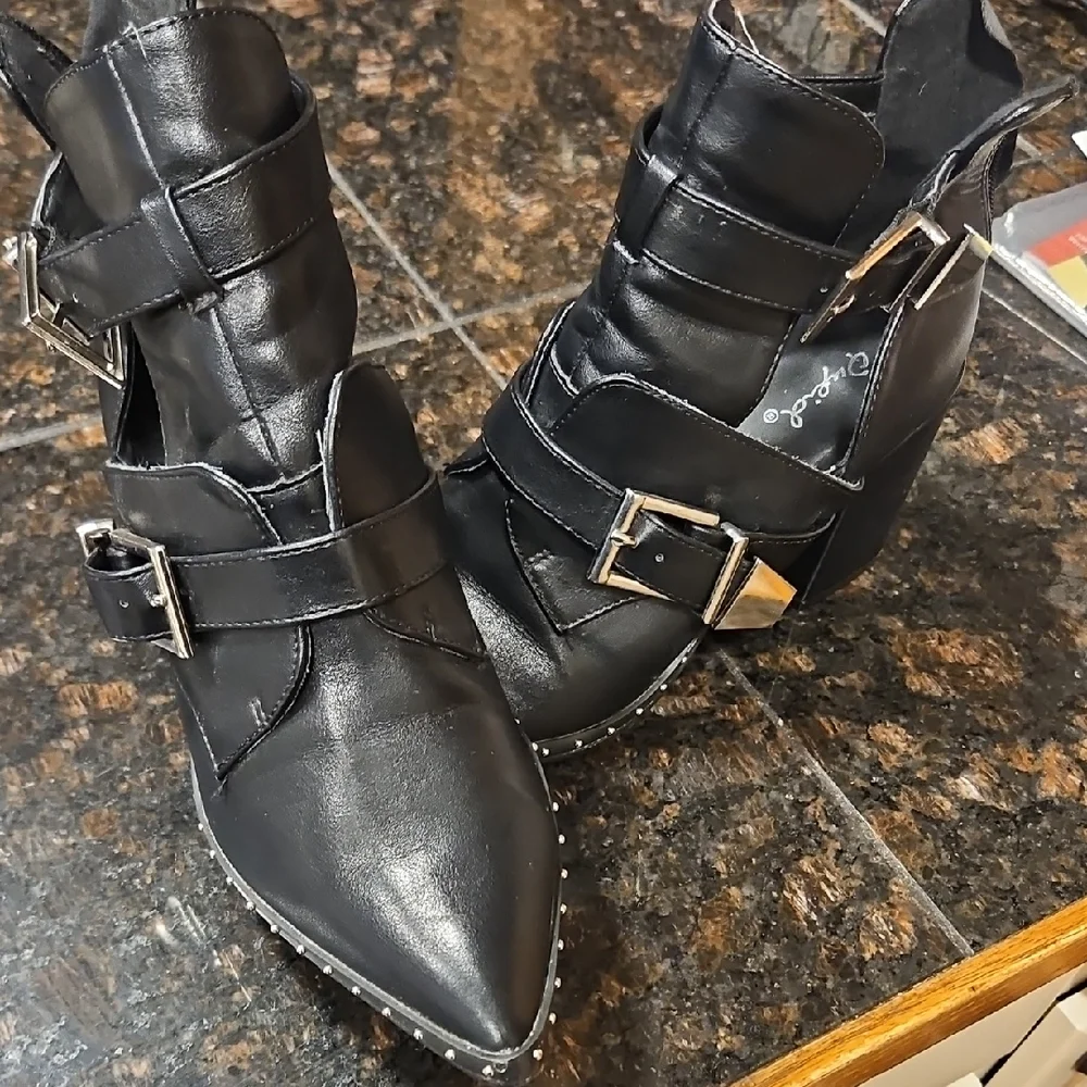 Qupid Black Buckle Ankle Booties - Picture 1 of 9